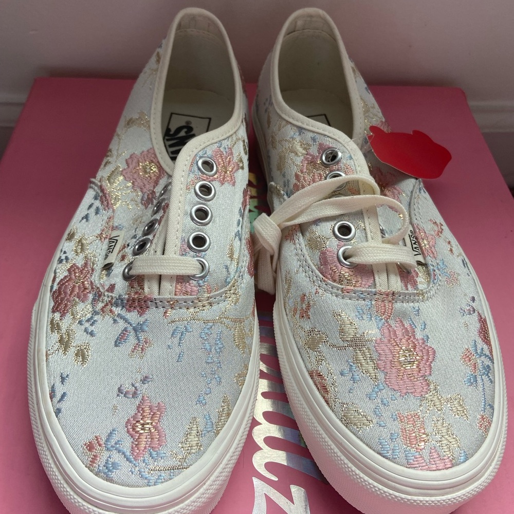 Vans floral brocade shoes skate lace up new with tags